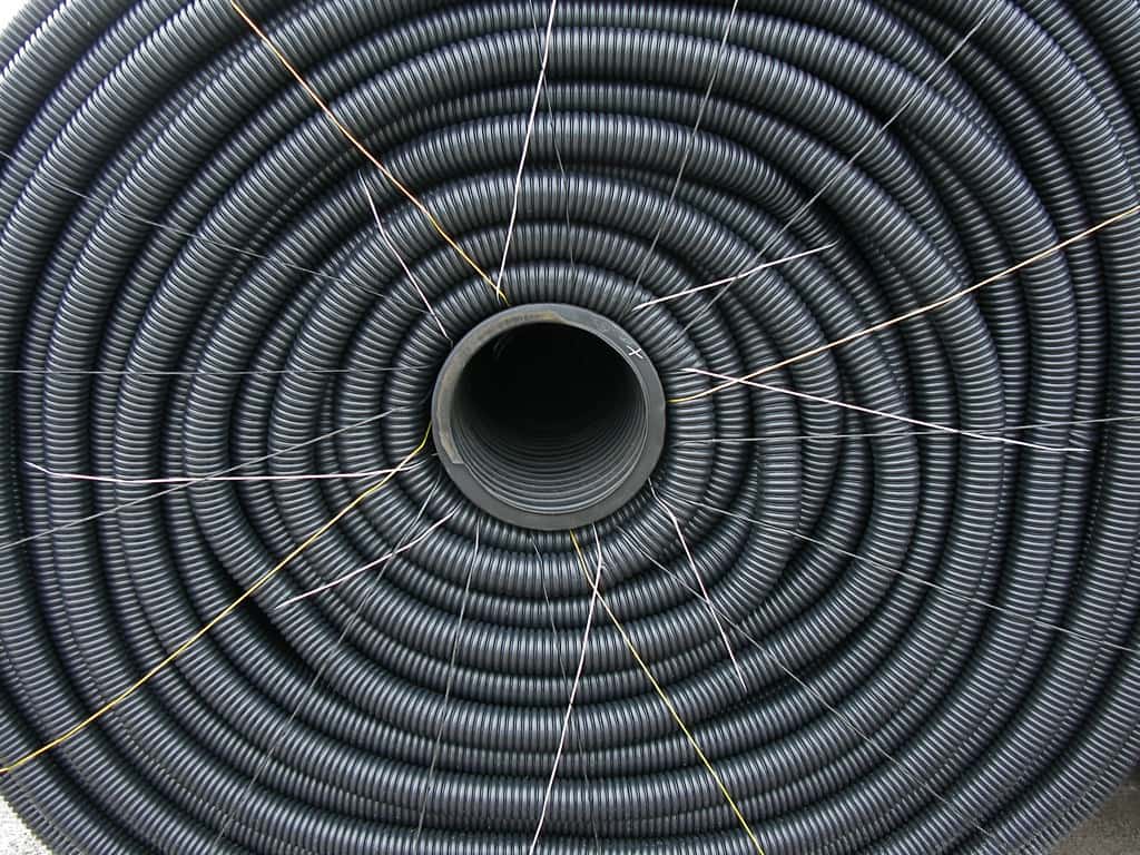 Discharge fittings and hose for a sump pump